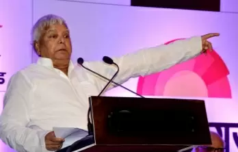 Lalu blasts Nitish in first poll rally after 6 years